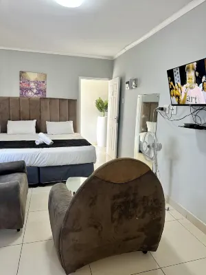 Mowetu Guest House Hotels in Plattekloof 3