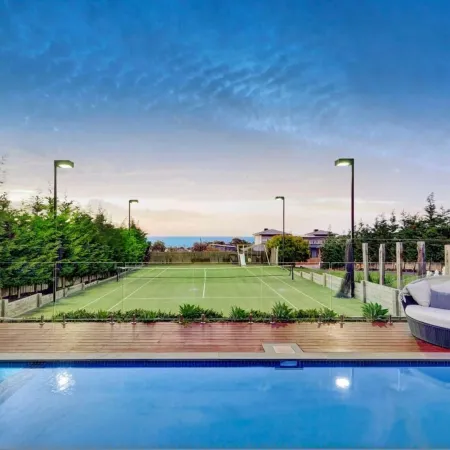 Stanford Luxury Pool Sauna Spa Tennis Court