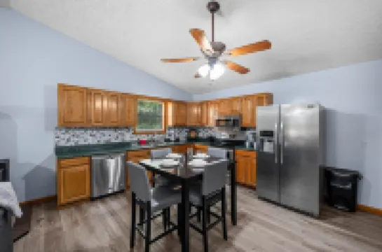 Andy Woods Lodge - 4 Bedrooms, 1,5 Baths, Sleeps 8 Home