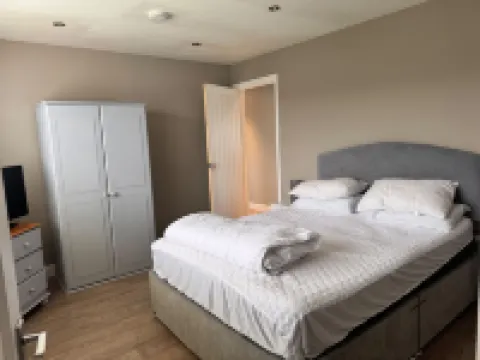 Pet-Friendly - 2 Bedrooms Bungalow Beach - Parking