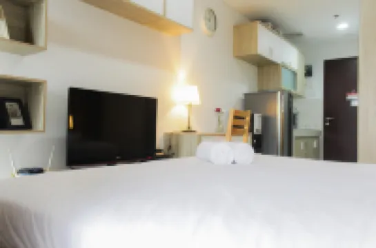 Bright Studio Apartment at Springwood Residence