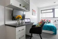 Leicester's Lyter Living