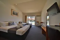 Emerald Explorers Inn Hotels in Emerald