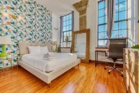 Sosuite at Independence Lofts - Callowhill - balcony