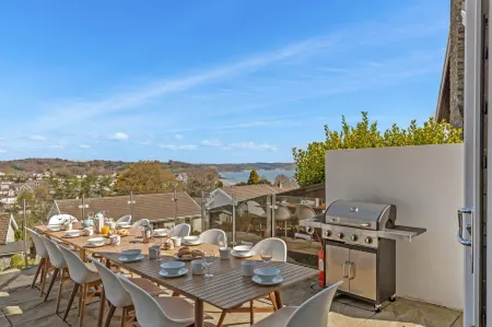 Am Byth - Spectacular Sea Views and Hot Tub