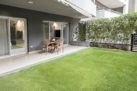 Ocean Blue Studios Отели рядом с достопримечательностью «Sha'ar Hashamayim Synagogue»