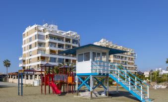 Mackenzie Castella Beachfront Suite