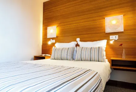 Hotel Apartamento Porto Covo Отели в г. Синиш