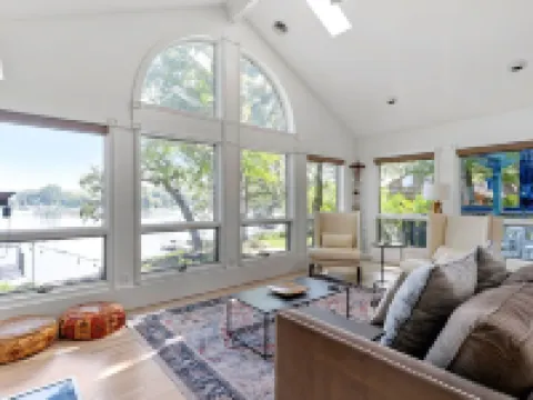 Villa de Lago Hotels in Coon Rapids