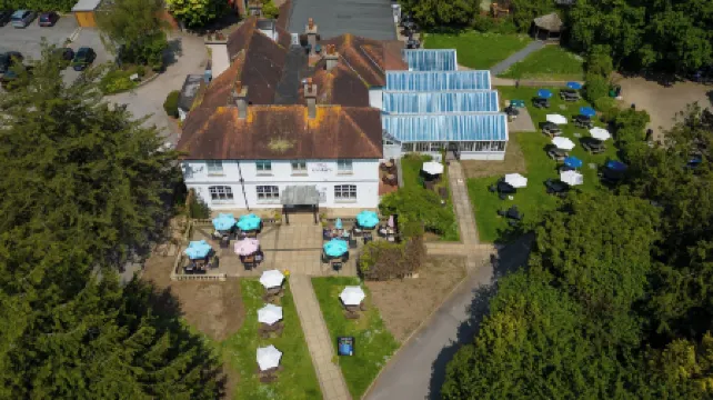 雪松旅館 - 格林國王旅館