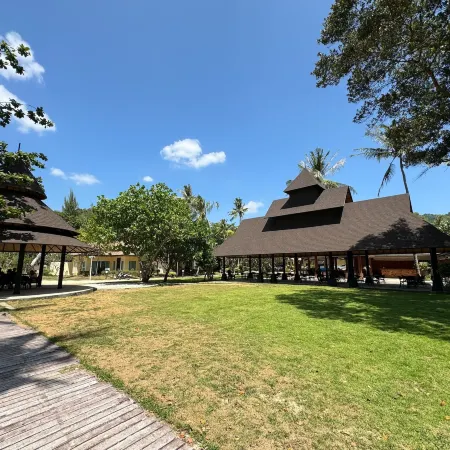 Hotel and Beach Bungalow at Lanta Resort