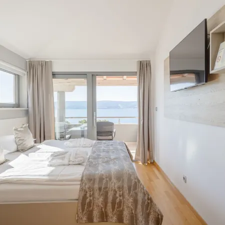 Rogač Rooms & Restaurant