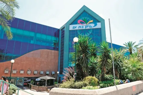 Spat Beach Hotels in Rishon LeZion