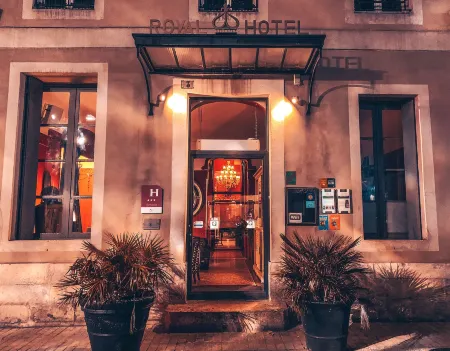 Royal Hôtel Отели в г. Гажан