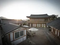 Happy Village Syeobul Guesthouse Hotels near Daereungwon