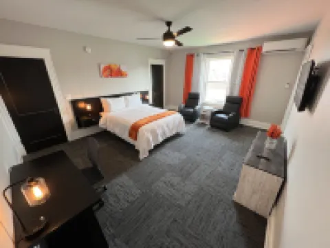 Homestay on Main by Twin Lakes Creamery Hotels in Grayson County