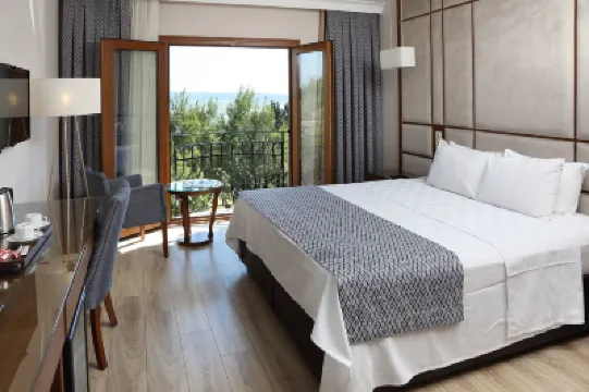 Golden Lake Hotel Hotels in 