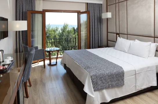 Golden Lake Hotel
