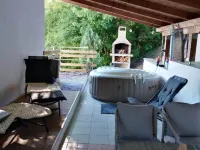 Plesivica Hillside Holiday Home with Hot -Tub Hotels in Cvetković