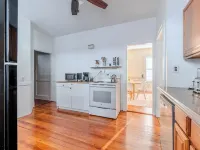 Spacious 3BDR near Harvard/5-Min Walk to Train - Davis Sq / Free Parking! Hotels in Somerville