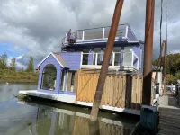 Serenity Floating Home Hotels near Messiah Lutheran Church