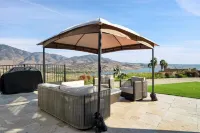 Luxury 4 BR w/ Serene Lake Views