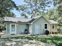 Cozy Serene home off 55 Queen Bed Smart TVs Wifi Secluded Nice View With Coffee
