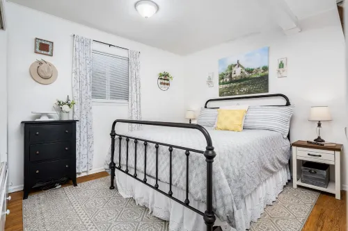 Bright & Trendy Cottage Close to Downtown Albany & Near OSU, Sleeps 4 Hôtels à : Albany