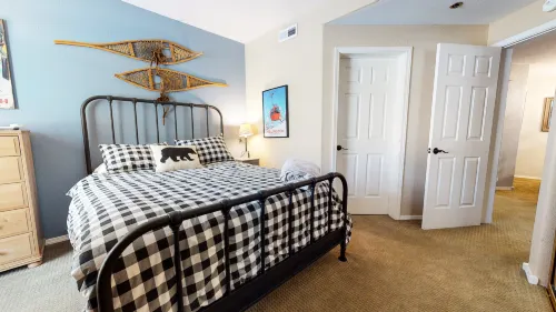 Private Laundry and on-Site Pool - Modern Tranquil Haven