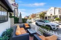 Charming Beach Cottage with Front Patio and BBQ - Quaint Family Retreat