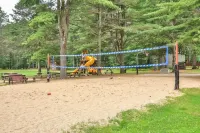 Stunning Lakefront Retreat - Luxury Cottage with Deck