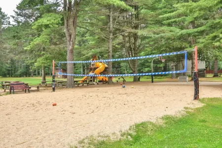 Stunning Lakefront Retreat - Luxury Cottage with Deck