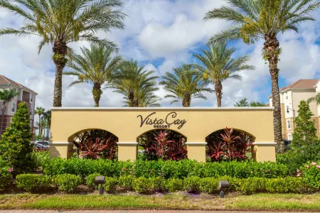 Resort-Style Amenities and Proximity to Epic Park - Charming Oasis