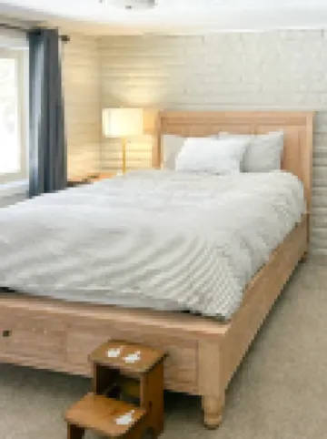 Spectacular Ski-in/Ski-Out Access and Cozy Fireplace - Charming Mountain Haven