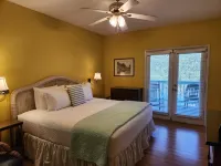 Spacious Living and Lake Access - Charming Coastal Sanctuary Hotels in Fawn Creek