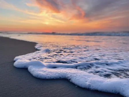 Stunning Waterfront Oasis with Golf Carts - Luxurious Family Retreat