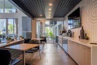 Cozy Living Space with Spa-Inspired Amenities - Stylish Retreat 沙漠觀景點住宿飯店