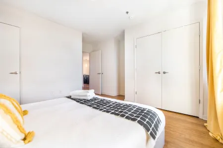 Stylish Fresh Historic Apt w/ Downtown Views Отели в г. Мейкон