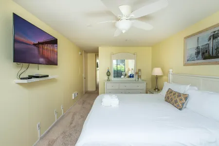 Charming Coastal Retreat with Pool and Garden Views - Inviting Oasis