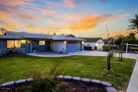 Modern home with firepit, WiFi, pool table, foosball, washer/dryer - near beach