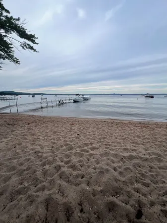 Sebago, newer construction, lake access, AC, 3bd2.5bth, Long Beach neighborhood