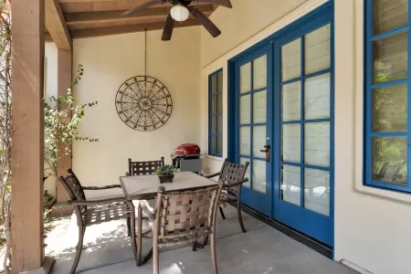 Scenic Mountain Views and Private Patio - Charming Villa Retreat Отели рядом с достопримечательностью «Библиотека Ла Куинта»