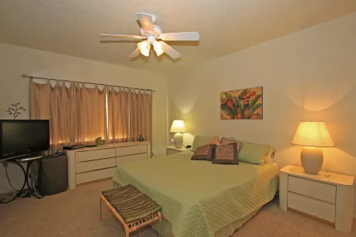 Ground Level Condominium with Pool and Golf Access - Elegant Oasis