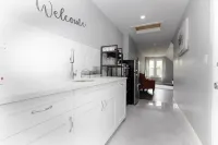 Cozy Micro Suite - Full Kitchen, Wifi, Air Conditioning