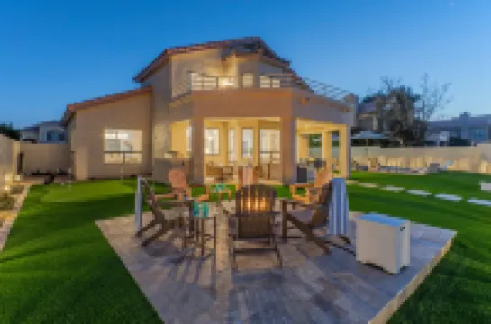 Enchanting Lakefront Oasis with Heated Pool and Spa - Magical Retreat