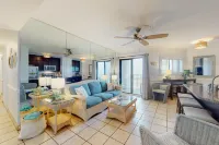 Modern condo with Gulf view, shared pool, hot tub - walk to the beach Hotels in Baldwin County