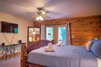 Modern Log Cabin with Resort Amenities - Charming Mountain Retreat