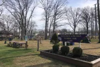 Private 2-Bed House with Free Parking and 15-Min Walk to Direct NYC Manhattan Train Hotels in Avenel