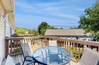 Fantastic Home Close to Water w/Private Washer and Dryer, Free WiFi, Balcony Hotels in Branson