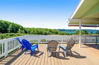 Family-Friendly Home with High-Speed WiFi, Water View, W/D, and Enclosed Yard Hotels in Langley